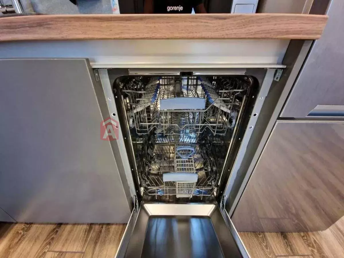 1 ����. ��������, 40/-/20 ��. �., 18/23 ���� ���� 5