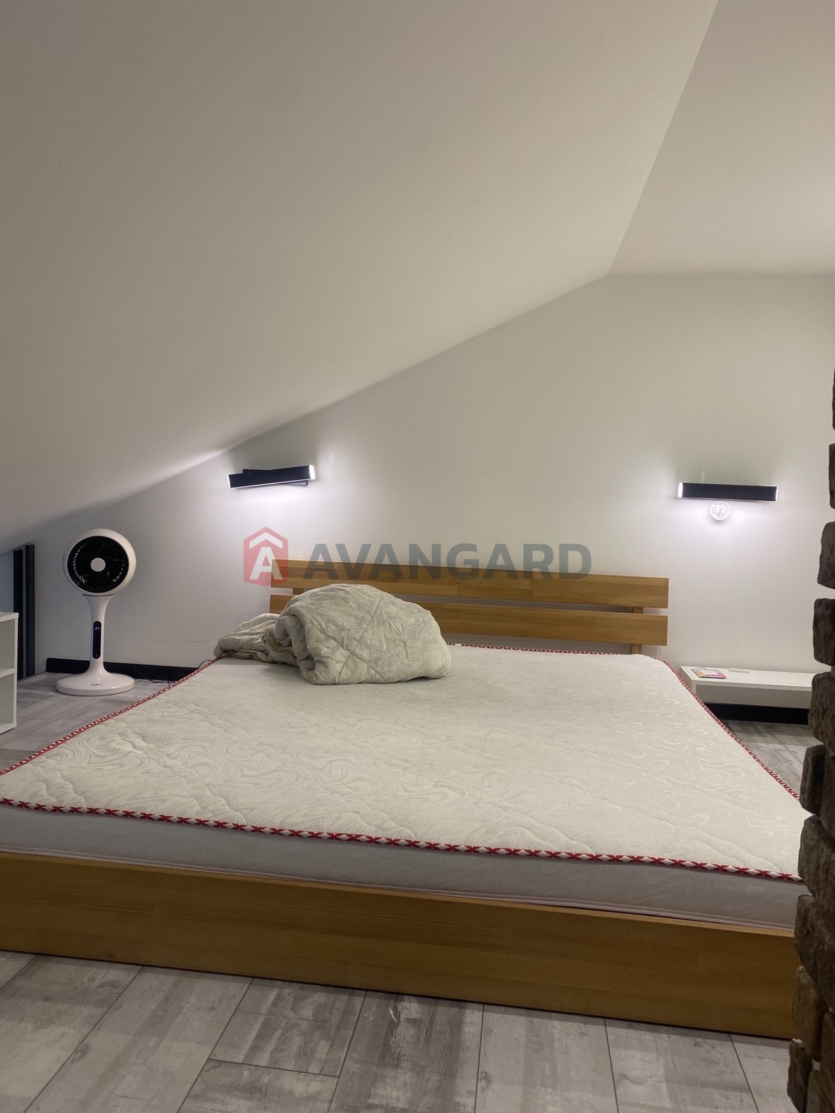 2 ��. ��������, 42/-/18 ��. �., 5/5 ������ ���� 15