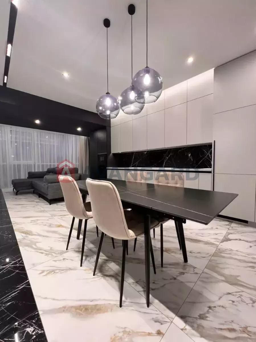 4 ��. ��������, 130/-/- ��. �., 2/14 ������ ���� 8