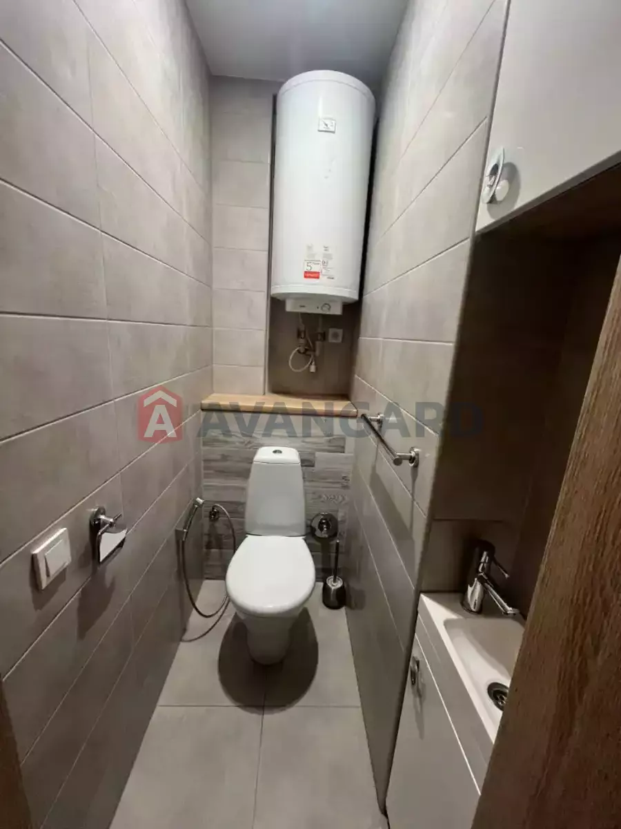 3 ��. ��������, 75/-/- ��. �., 8/10 ������ ���� 11