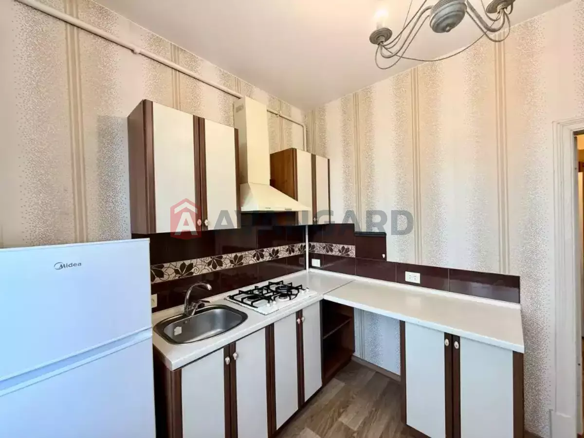 1 ����. ��������, 40/20/9 ��. �., 4/4 ���� ���� 4