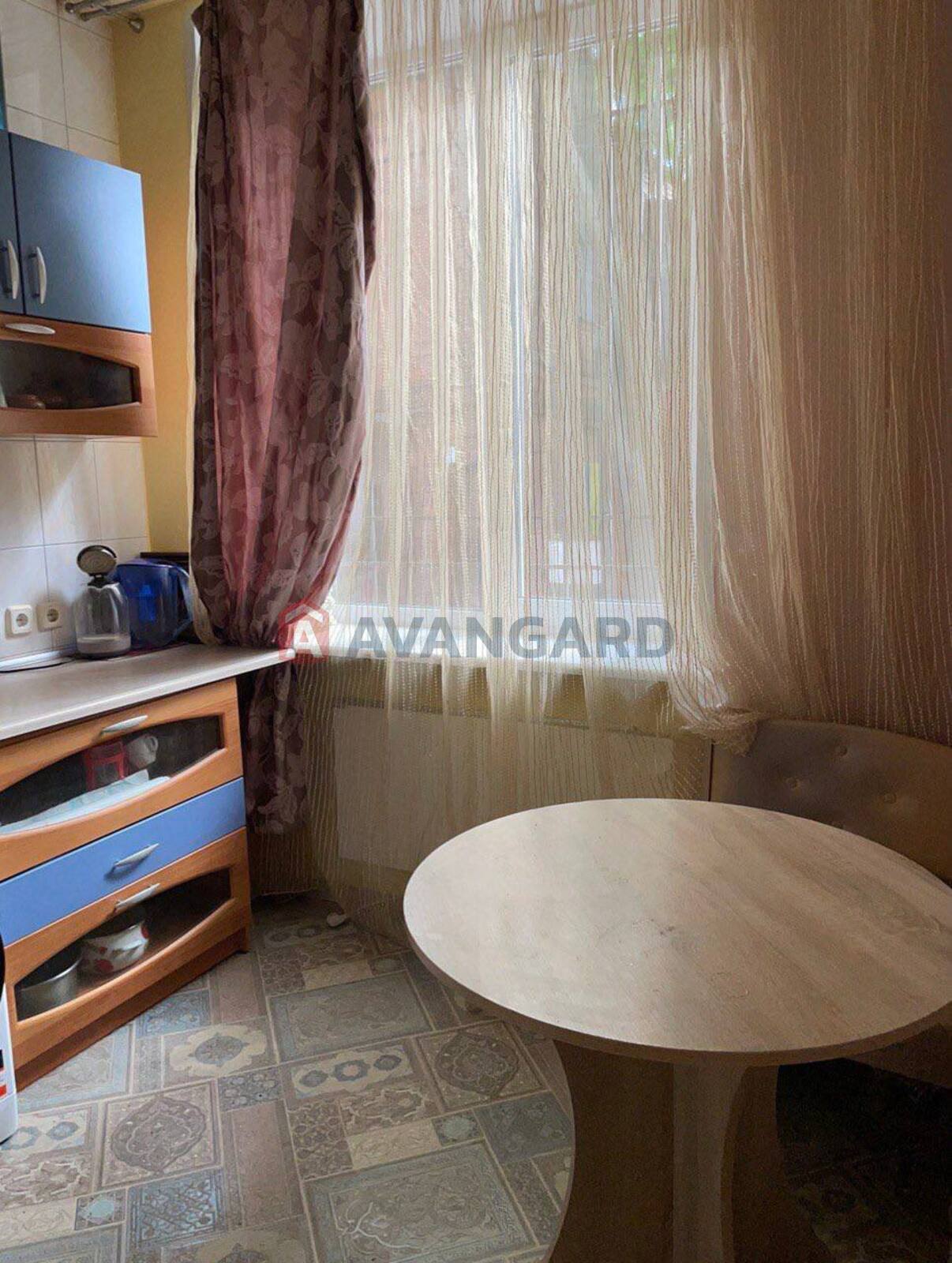 3 ��. ��������, 75/51/8 ��. �., 1/5 ������ ���� 8