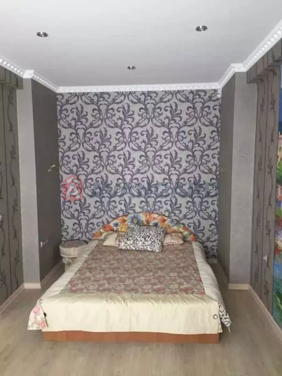 3 ����. ��������, 80/-/15 ��. �., 2/5 ���� ���� 3