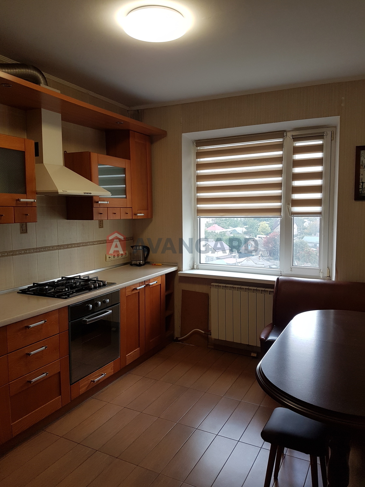 3 ��. ��������, 63/-/10 ��. �., 10/10 ������ ���� 7