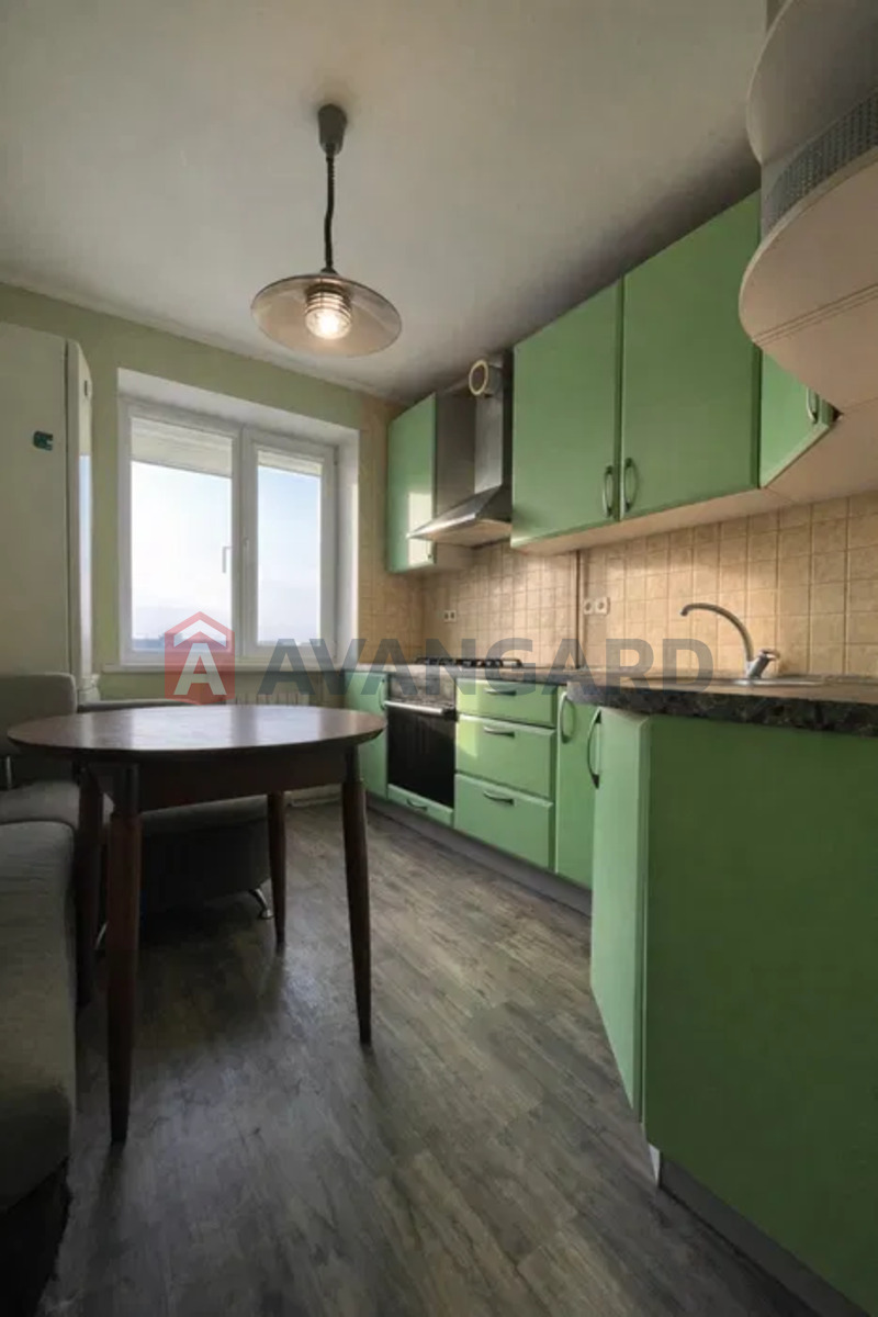 4 ��. ��������, 80,6/49,7/7,8 ��. �., 9/9 ������ ���� 1