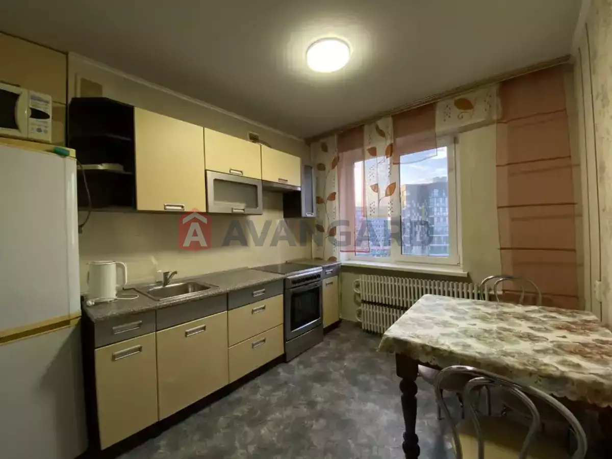 2 ��. ��������, 58/33/10 ��. �., 12/12 ������ ���� 8