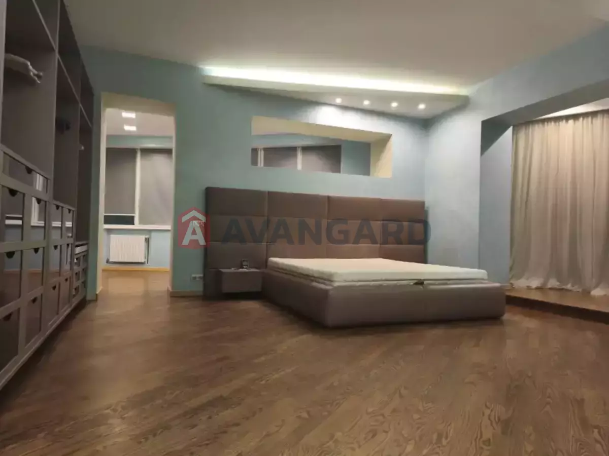 4 ��. ��������, 240/140/25 ��. �., 6/13 ������ ���� 10