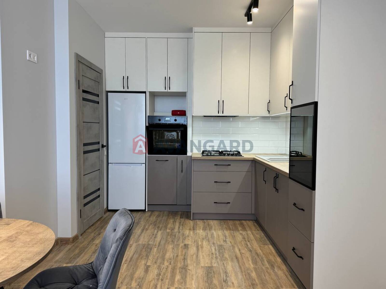 1 ��. ��������, 45/15/16 ��. �., 4/10 ������ ���� 8