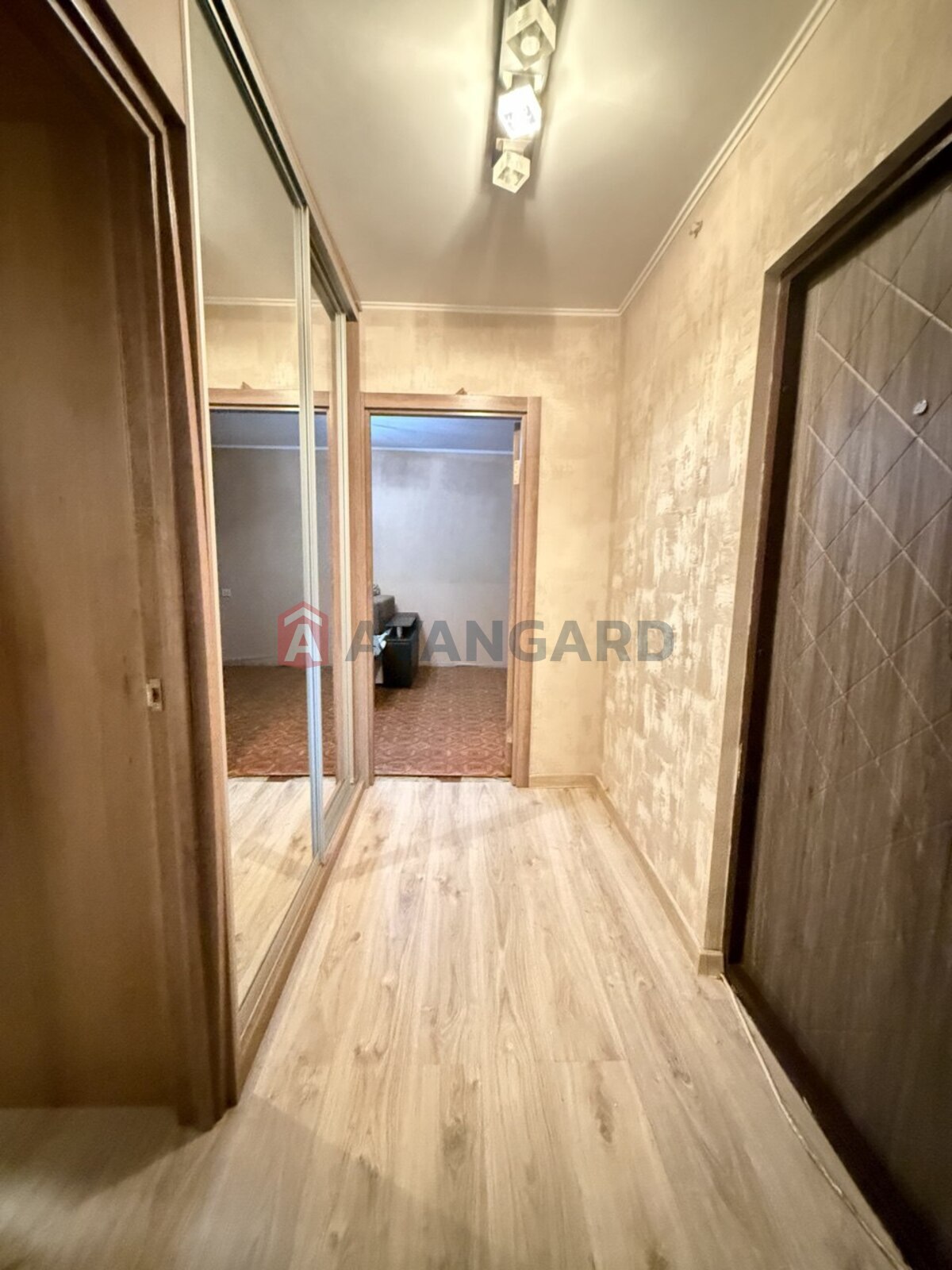 2 ����. ��������, 47/28/8 ��. �., 8/9 ���� ���� 14