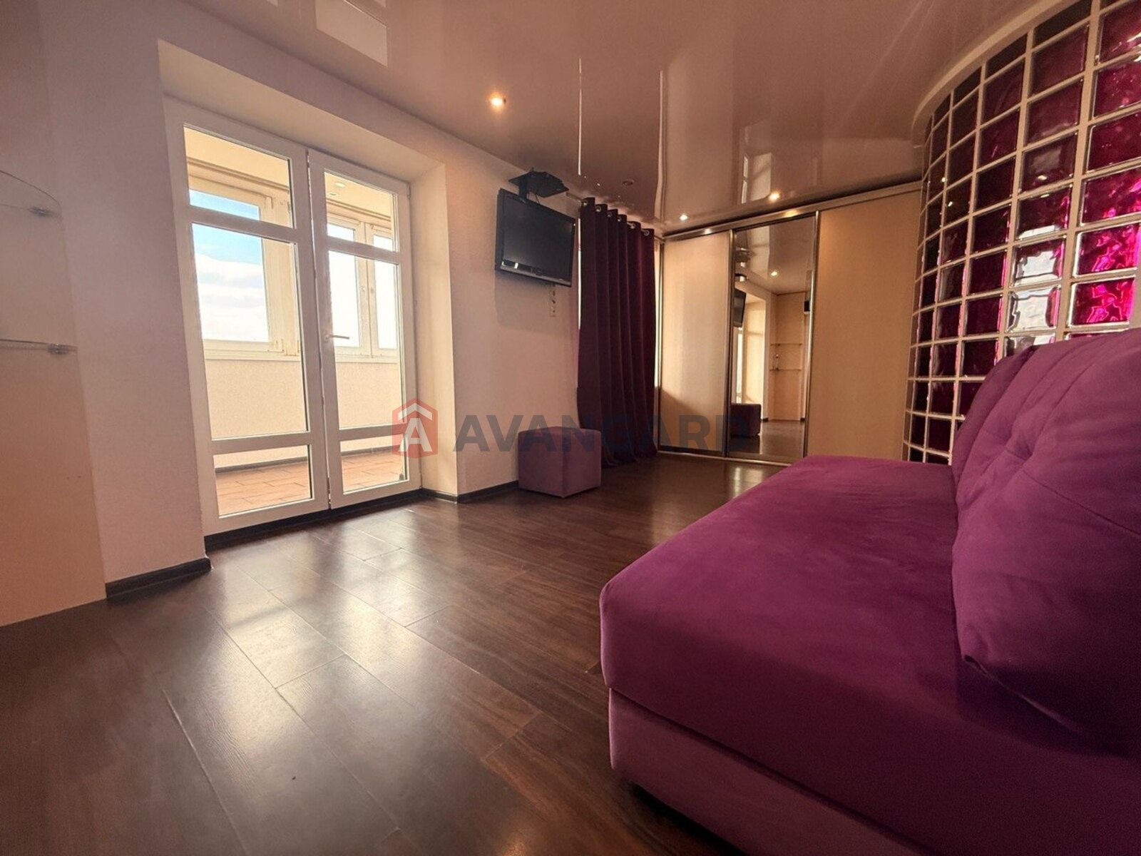 1 ��. ��������, 40/-/10 ��. �., 9/9 ������ ���� 10