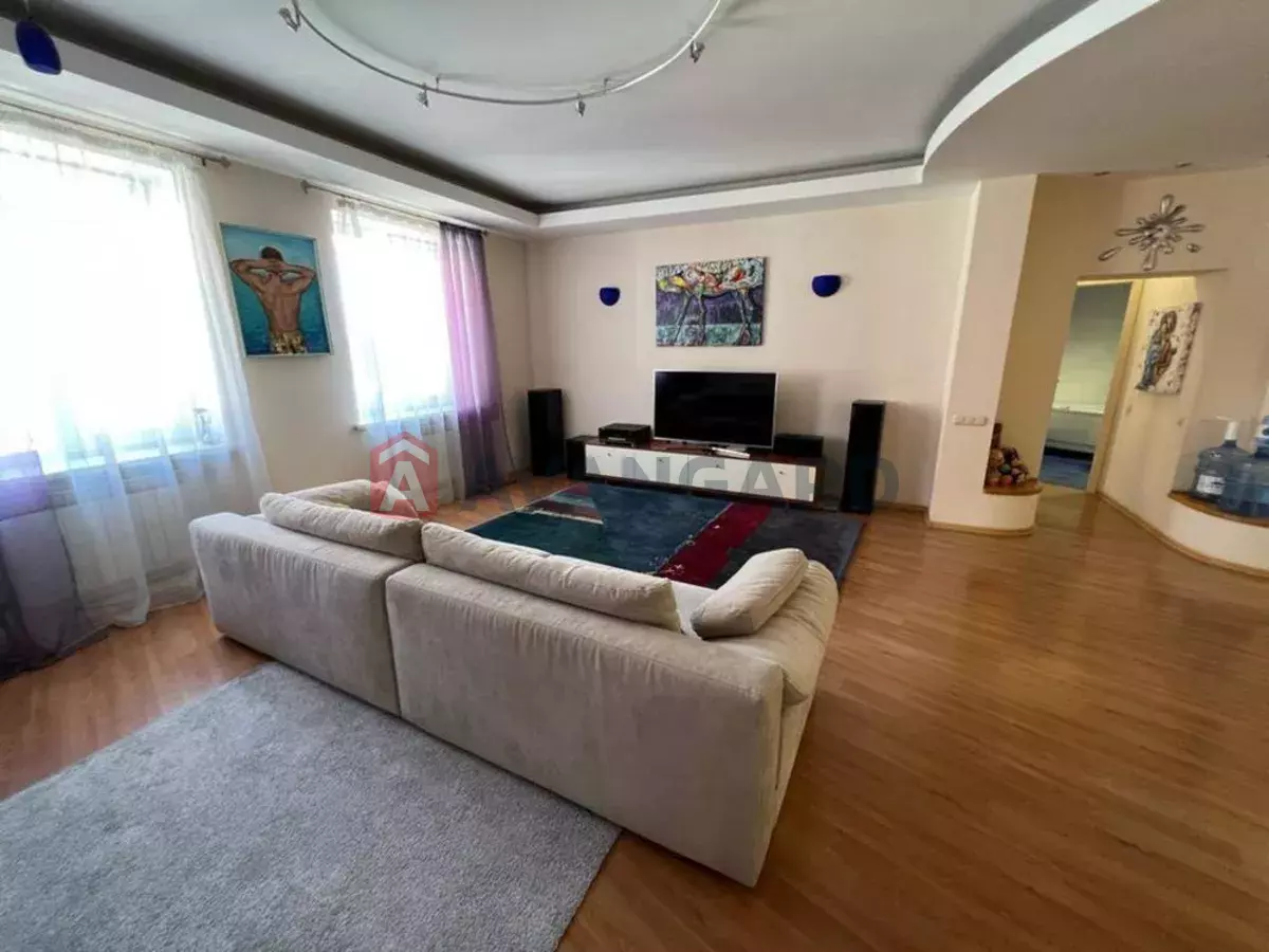 3 ����. ��������, 110/-/18 ��. �., 8/10 ���� ���� 9