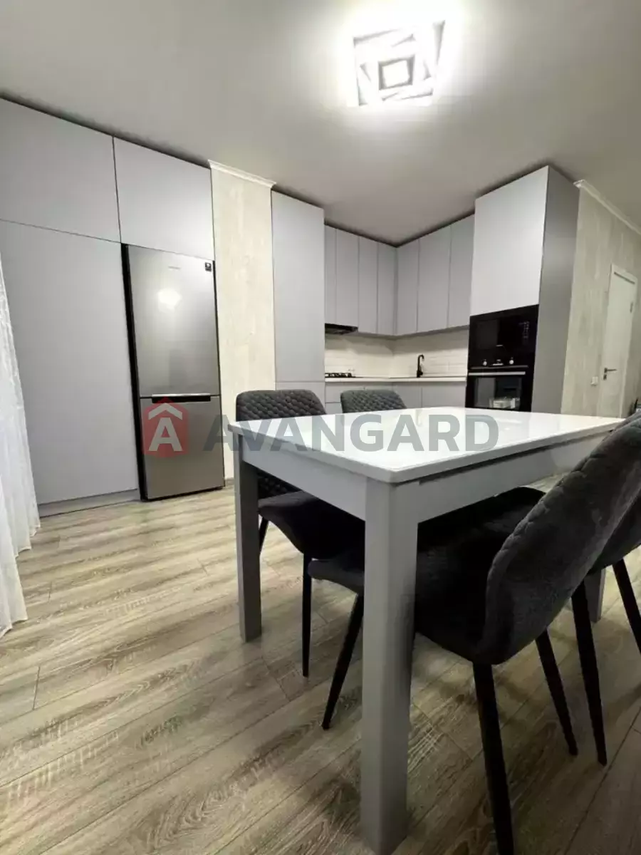 1 ����. ��������, 44/15/20 ��. �., 8/10 ���� ���� 13