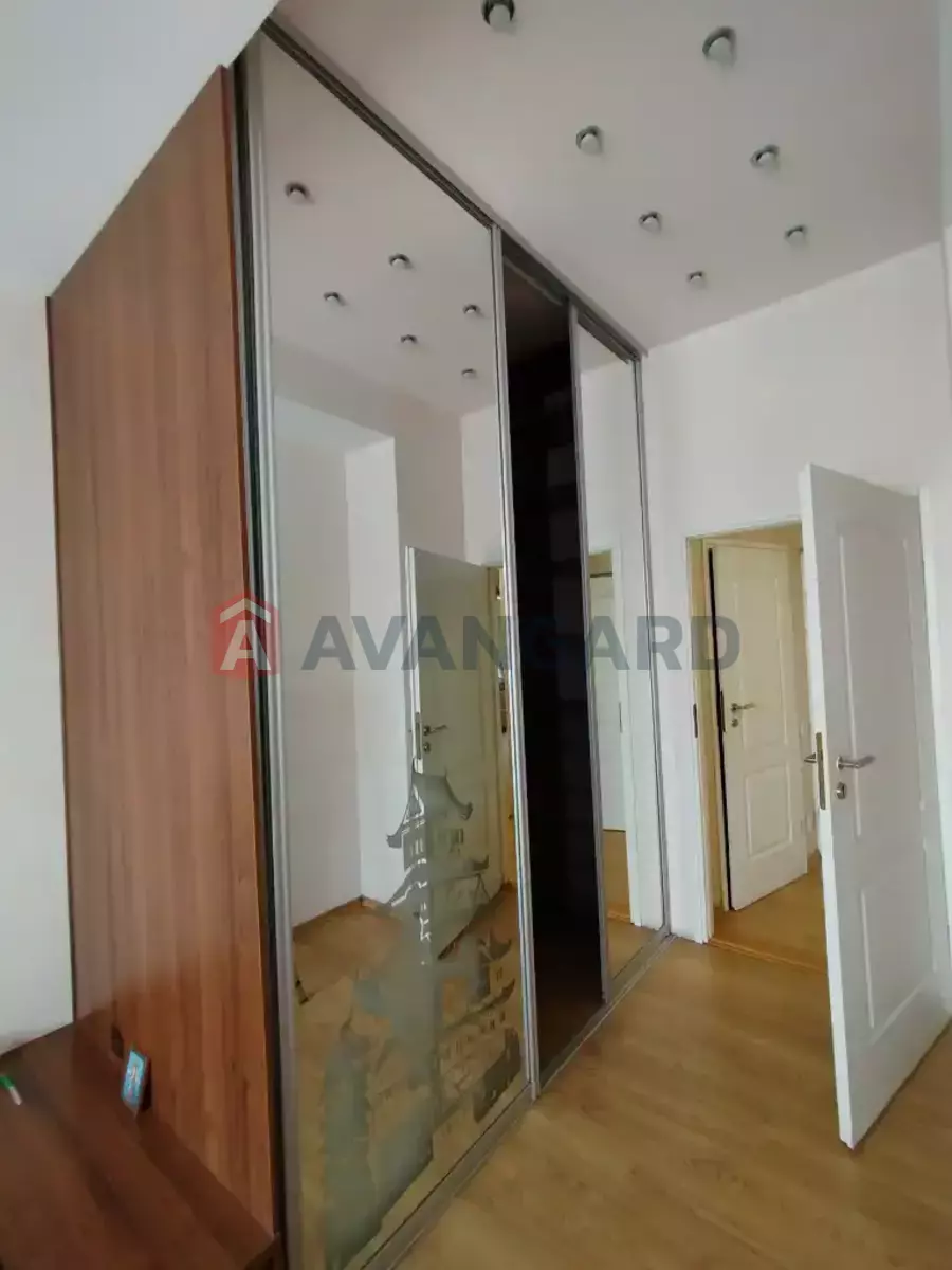 1 ��. ��������, 53/-/20 ��. �., 3/3 ������ ���� 28