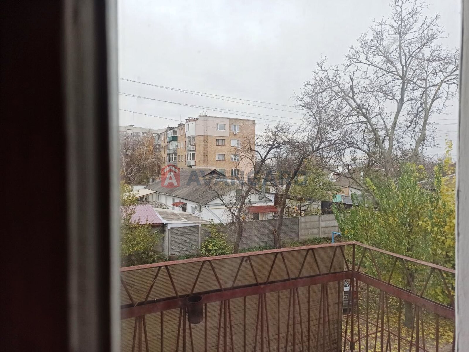 3 ����. ��������, 59.3/39.7/8.5 ��. �., 2/2 ���� ���� 19