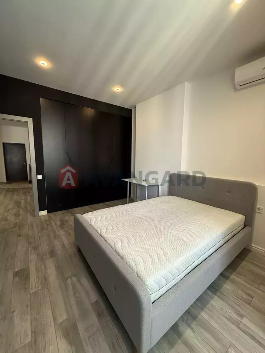 3 ����. ��������, 72/-/25 ��. �., 23/24 ���� ���� 8