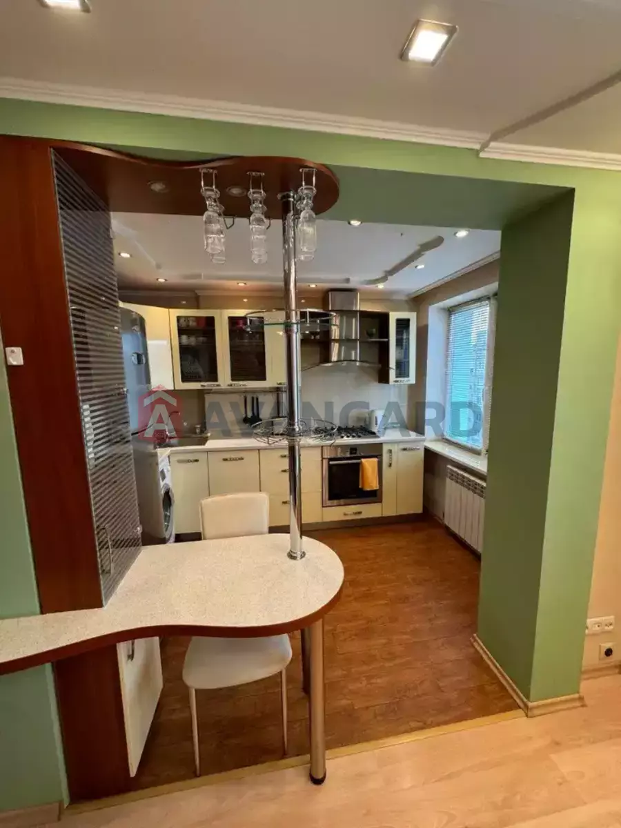 3 ����. ��������, 80/45/10 ��. �., 9/9 ���� ���� 2