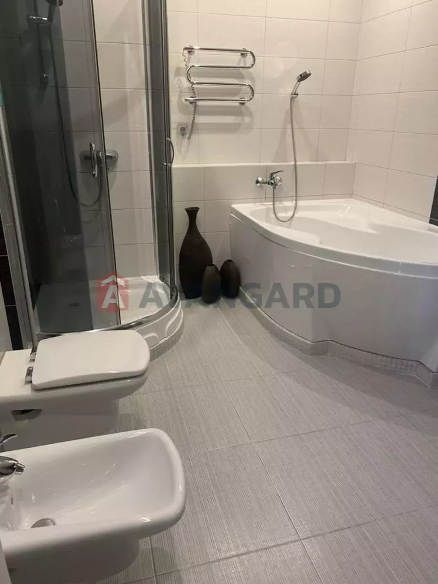 4 ��. ��������, 150/-/- ��. �., 9/28 ������ ���� 6