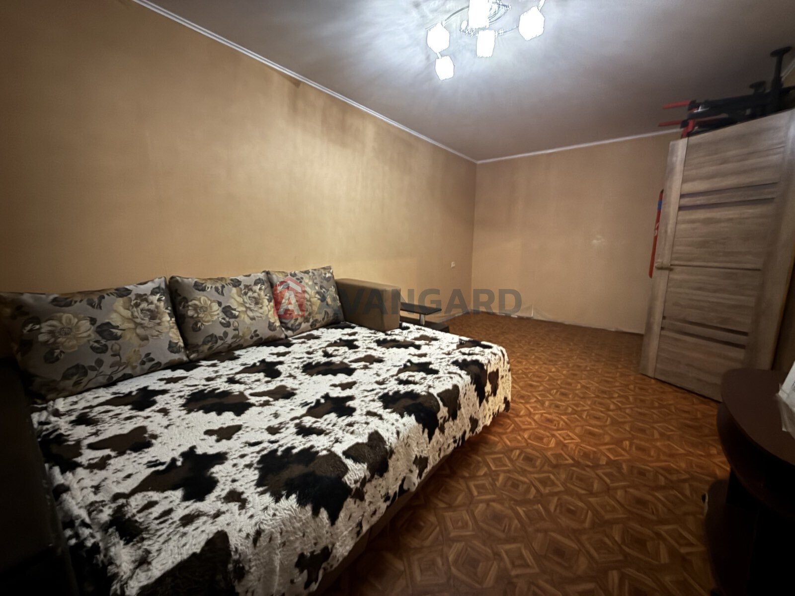 2 ����. ��������, 47/28/8 ��. �., 8/9 ���� ���� 17