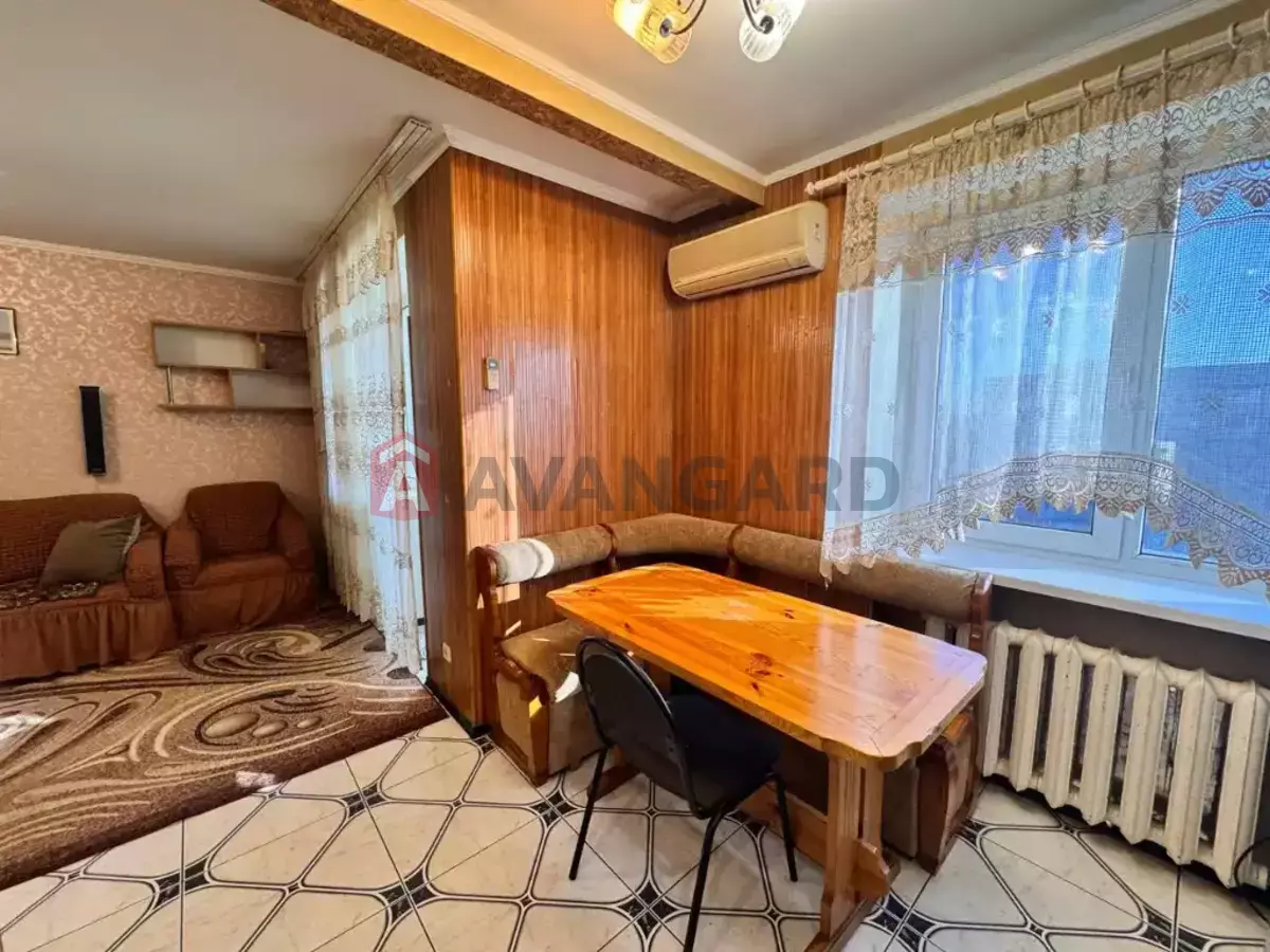 3 ����. ��������, 68/-/10 ��. �., 9/9 ���� ���� 3