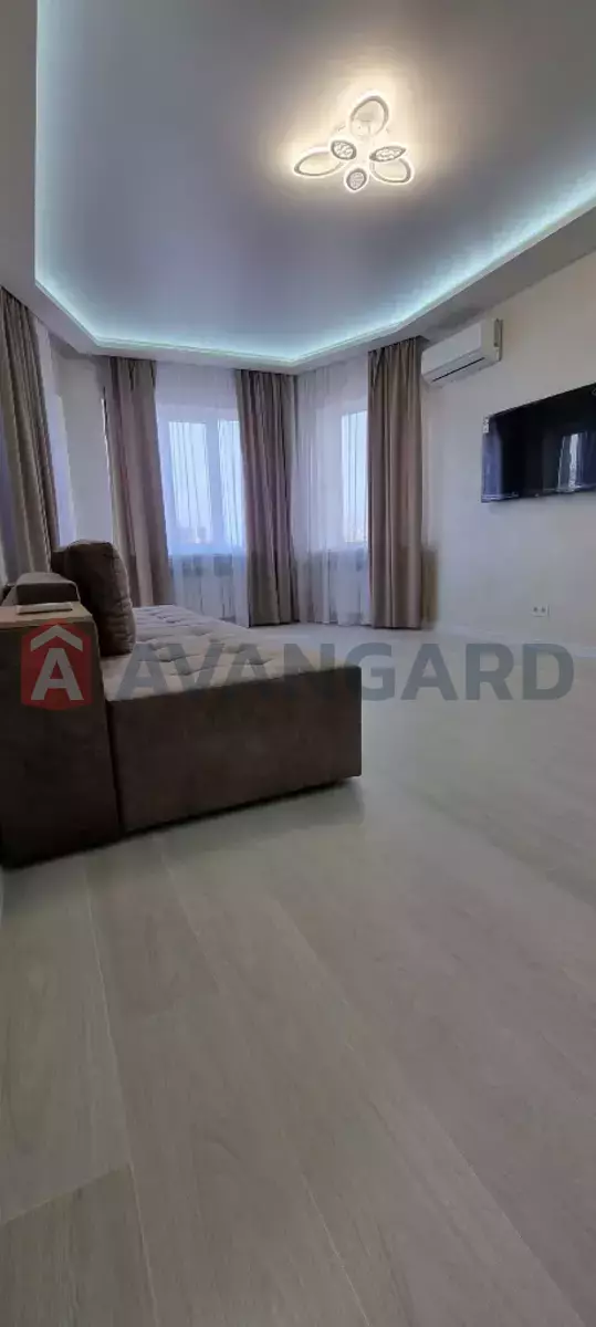 3 ��. ��������, 77/-/- ��. �., 6/11 ������ ���� 13