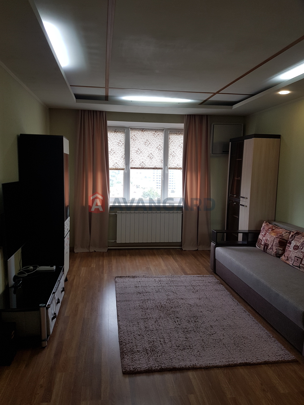 3 ��. ��������, 63/-/10 ��. �., 10/10 ������ ���� 12