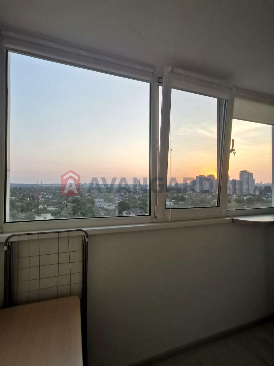 1 ��. ��������, 44 / 18 / 10 ��. �., 10/22 ������ ���� 16