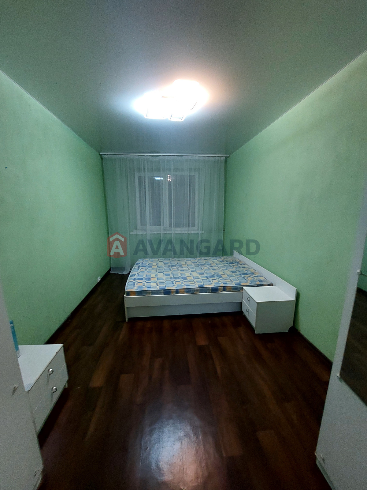 4 ����. ��������, 84/65/12 ��. �., 9/10 ���� ���� 19