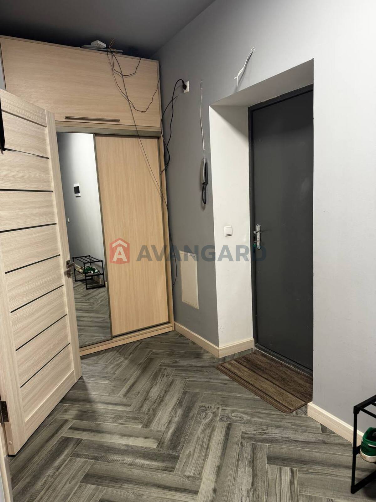 1 ��. ��������, 47.8/20.6/12.8 ��. �., 4/10 ������ ���� 8