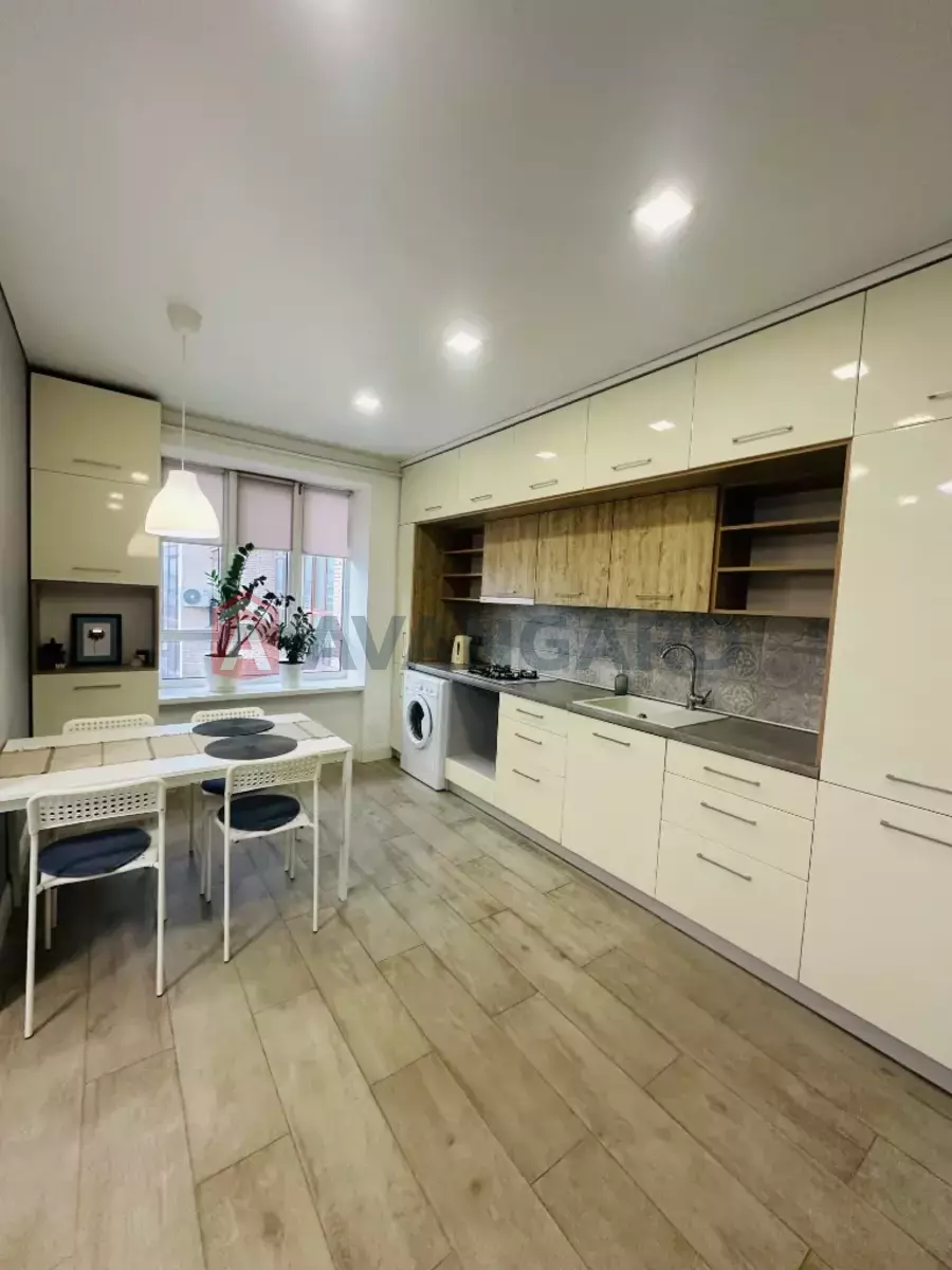 1 ��. ��������, 42/20/15 ��. �., 11/12 ������ ���� 5