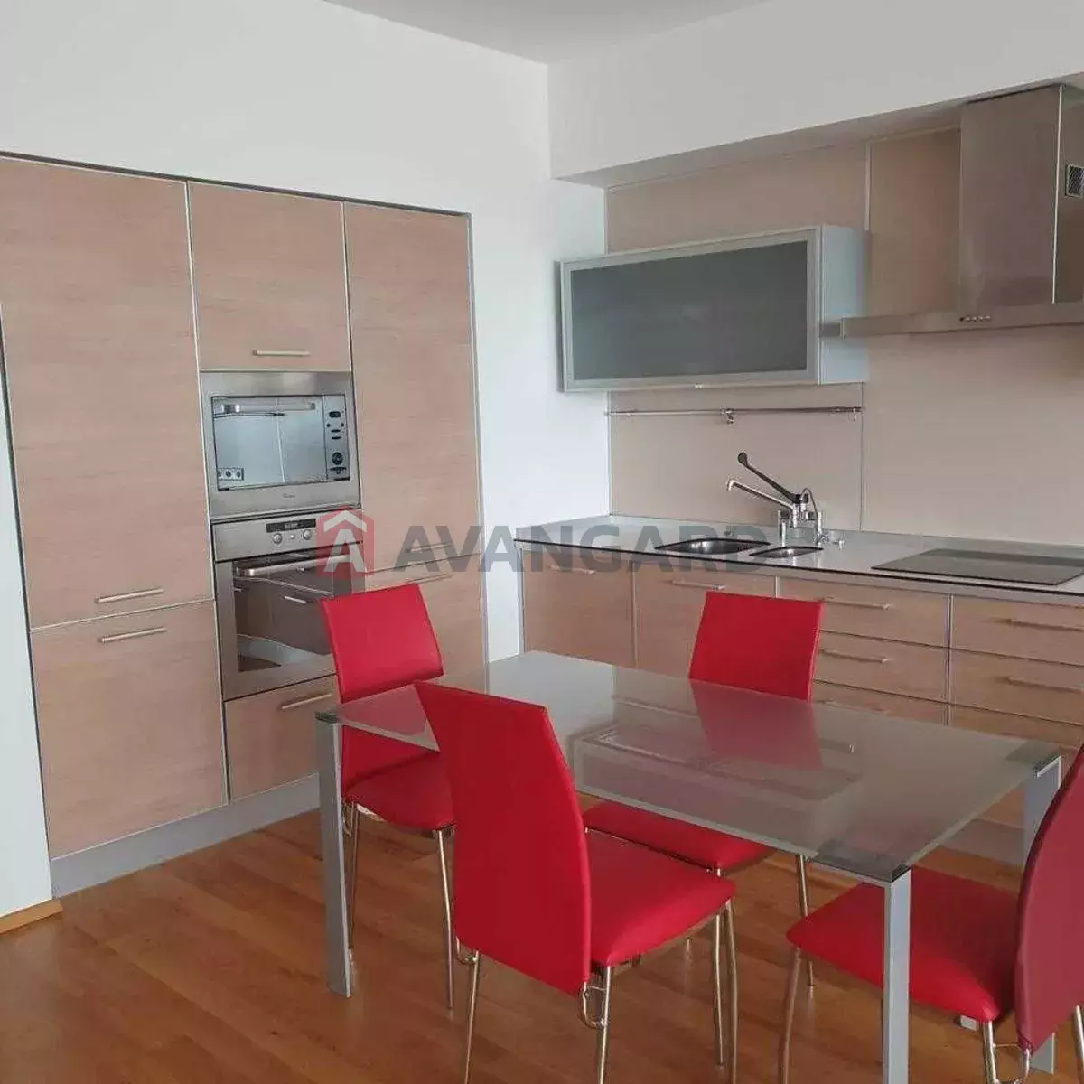 4 ��. ��������, 151/-/30 ��. �., 12/28 ������ ���� 5