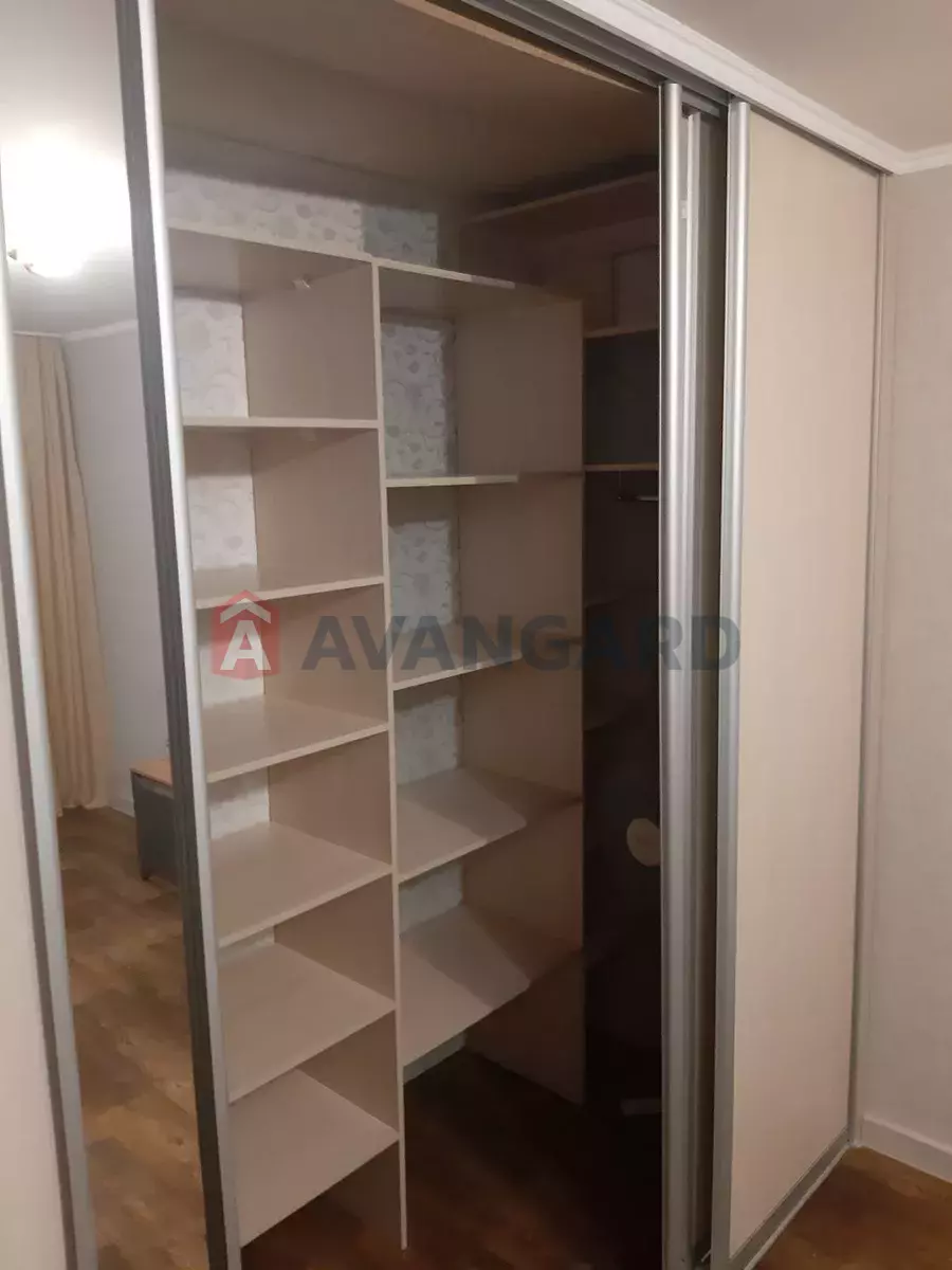 1 ����. ��������, 35/-/10 ��. �., 5/5 ���� ���� 4