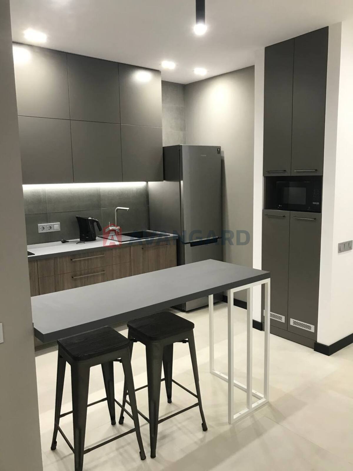 1 ����. ��������, 48/20/15 ��. �., 10/25 ���� ���� 2