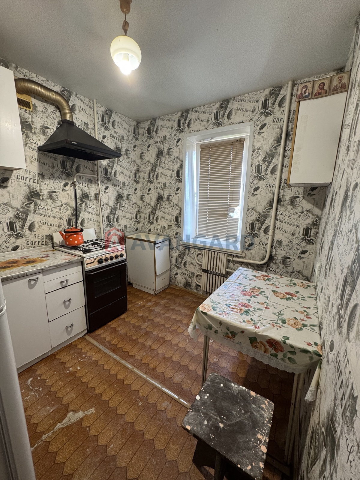 1 ����. ��������, 37,2/-/7,2 ��. �., 8/10 ���� ���� 1