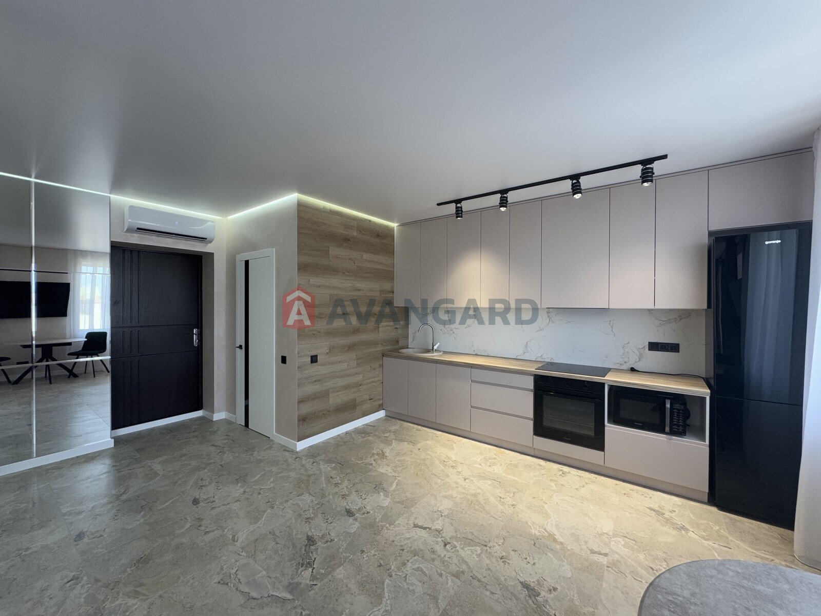 1 . , 40/17/8 . ., 8/10   1