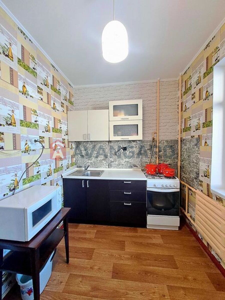 1 ����. ��������, 30/-/8 ��. �., 3/9 ���� ���� 3