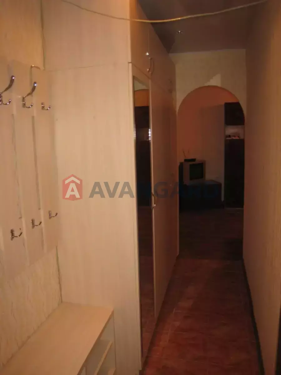 3 ����. ��������, 64/40/8 ��. �., 8/9 ���� ���� 9