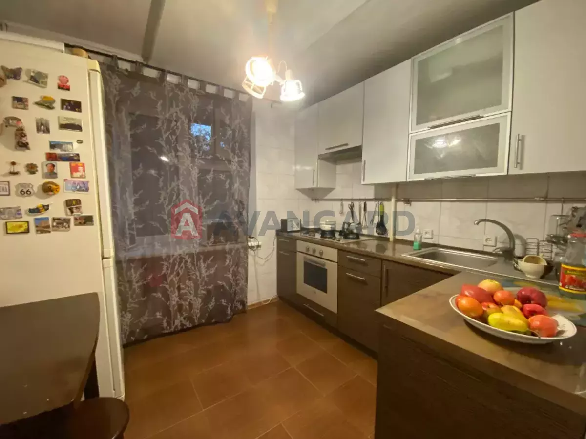 4 ��. ��������, 77/-/9 ��. �., 4/9 ������ ���� 1