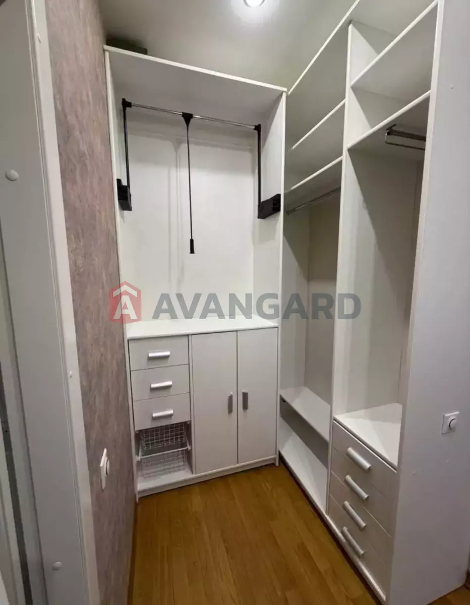 4 ��. ��������, 172/-/- ��. �., 3/9 ������ ���� 11