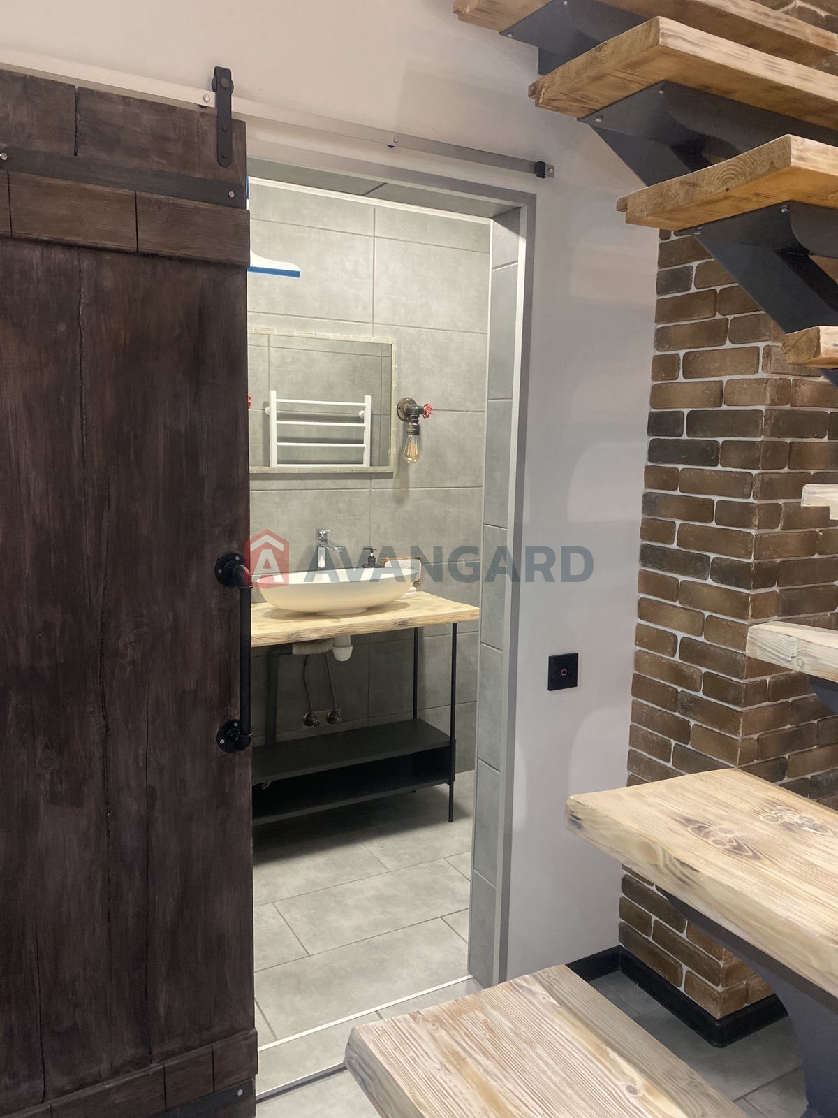 2 ��. ��������, 42/-/18 ��. �., 5/5 ������ ���� 5