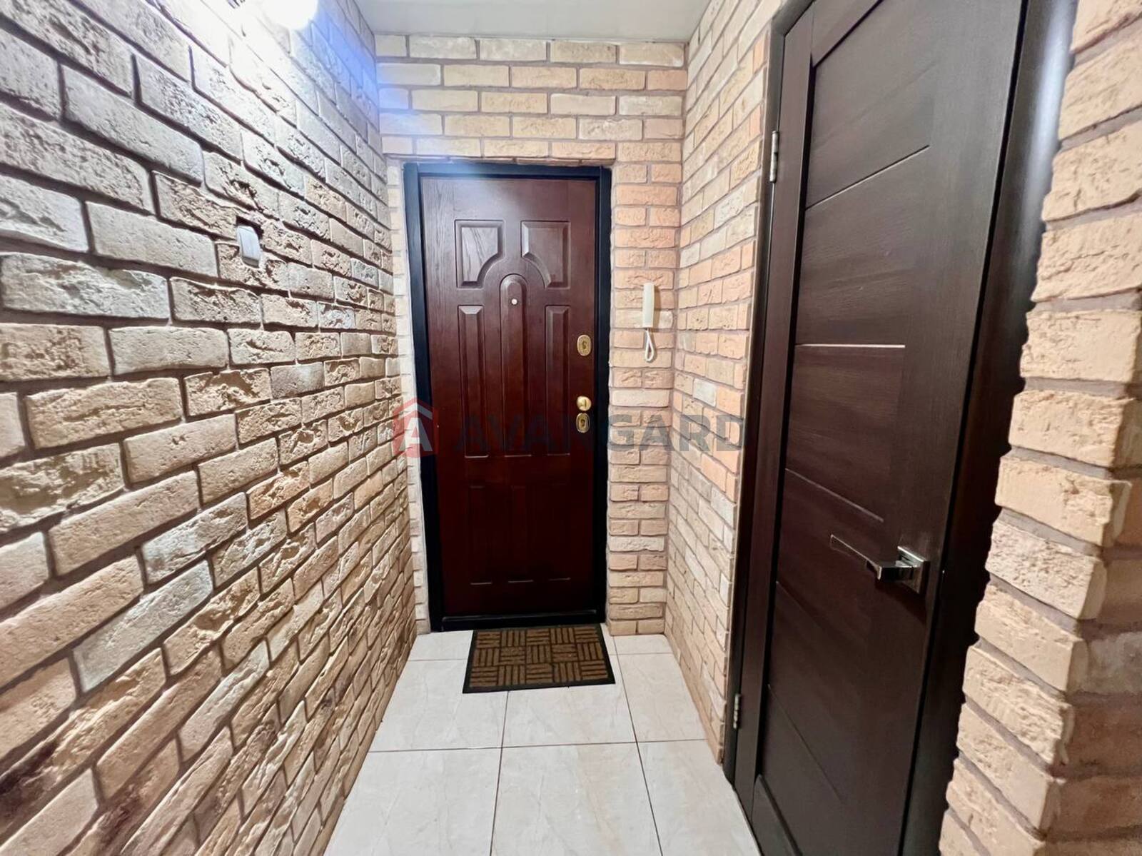 1 ����. ��������, 30/18/7 ��. �., 3/5 ���� ���� 8