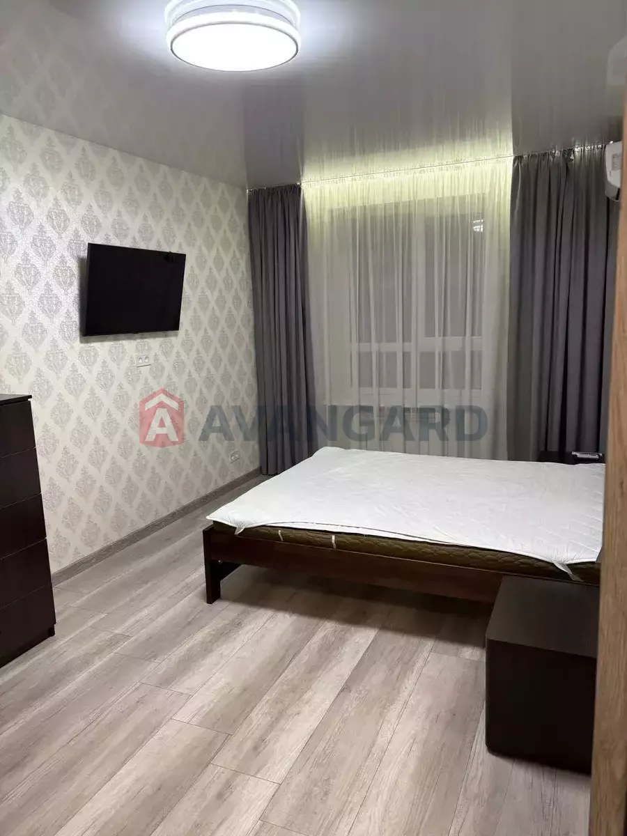 2 ��. ��������, 45/-/- ��. �., 8/10 ������ ���� 18