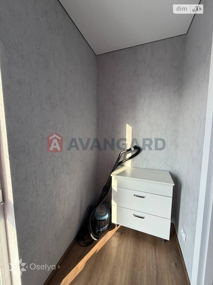 1 ��. ��������, 30/17/7 ��. �., 19/21 ������ ���� 9