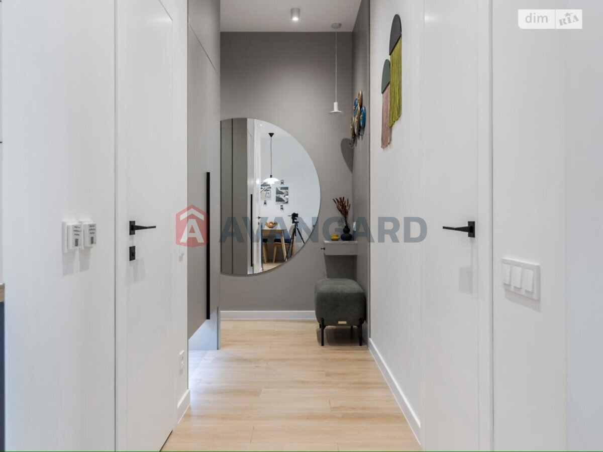 1 ��. ��������, 45/19/5 ��. �., 8/10 ������ ���� 28