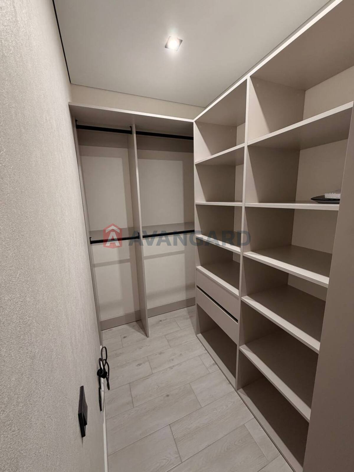 1 ����. ��������, 45/-/6 ��. �., 7/10 ���� ���� 9