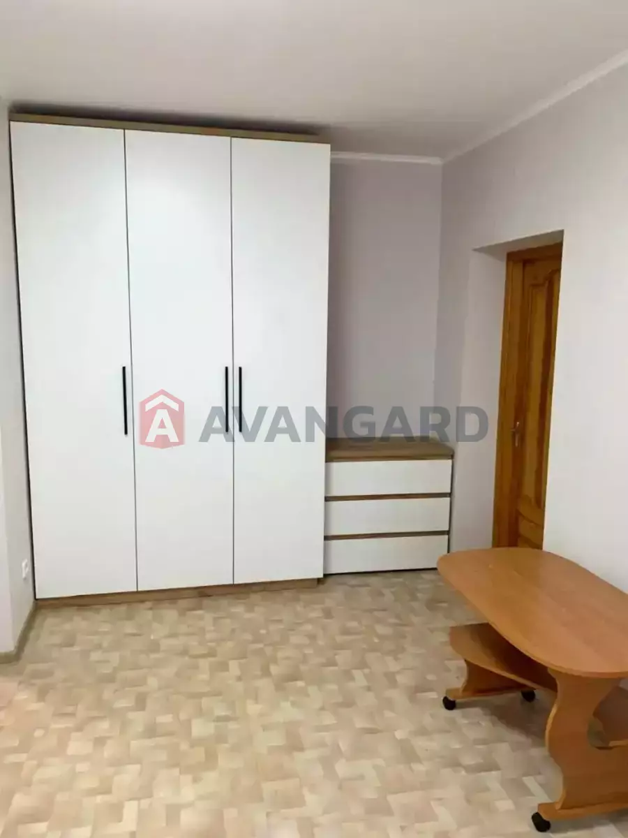 2 ����. ��������, 40/-/7 ��. �., 3/9 ���� ���� 2