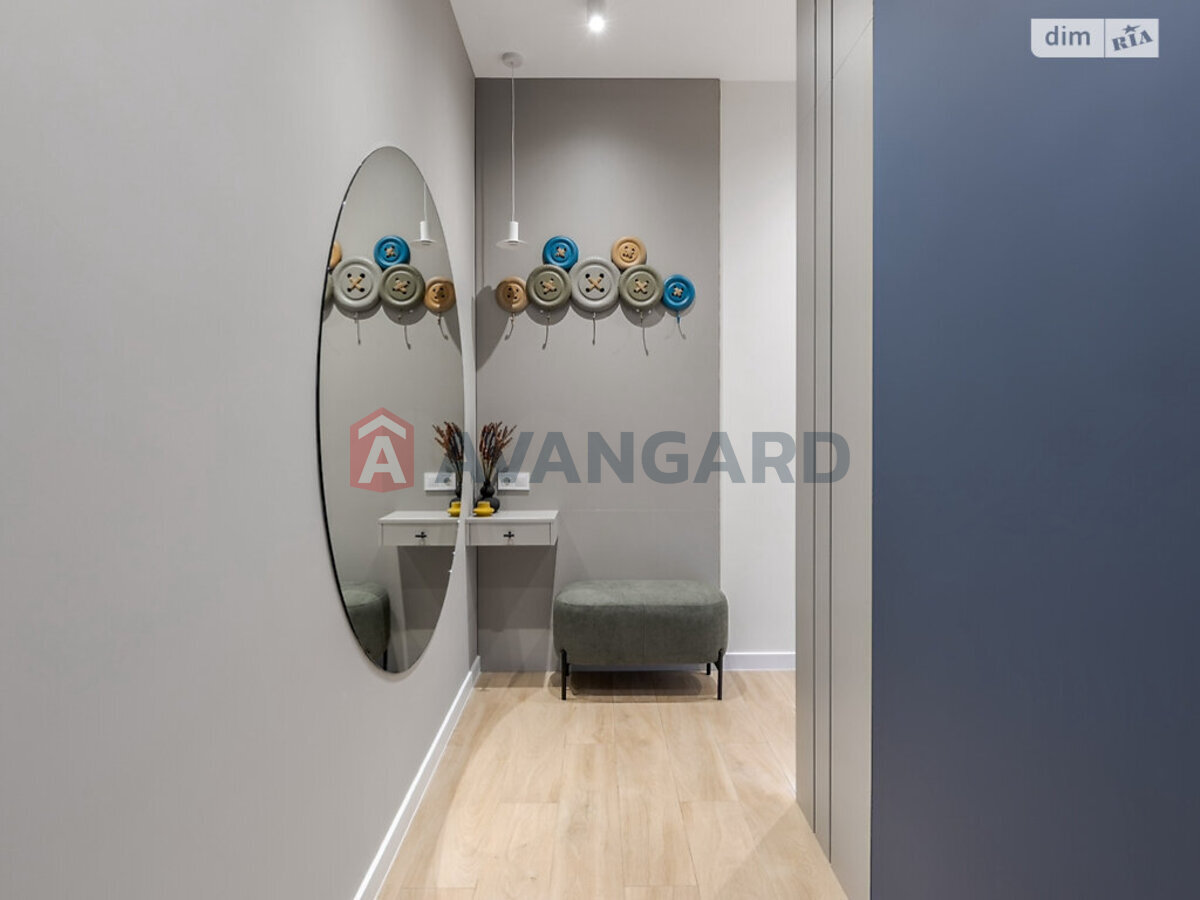 1 ��. ��������, 45/19/5 ��. �., 8/10 ������ ���� 8