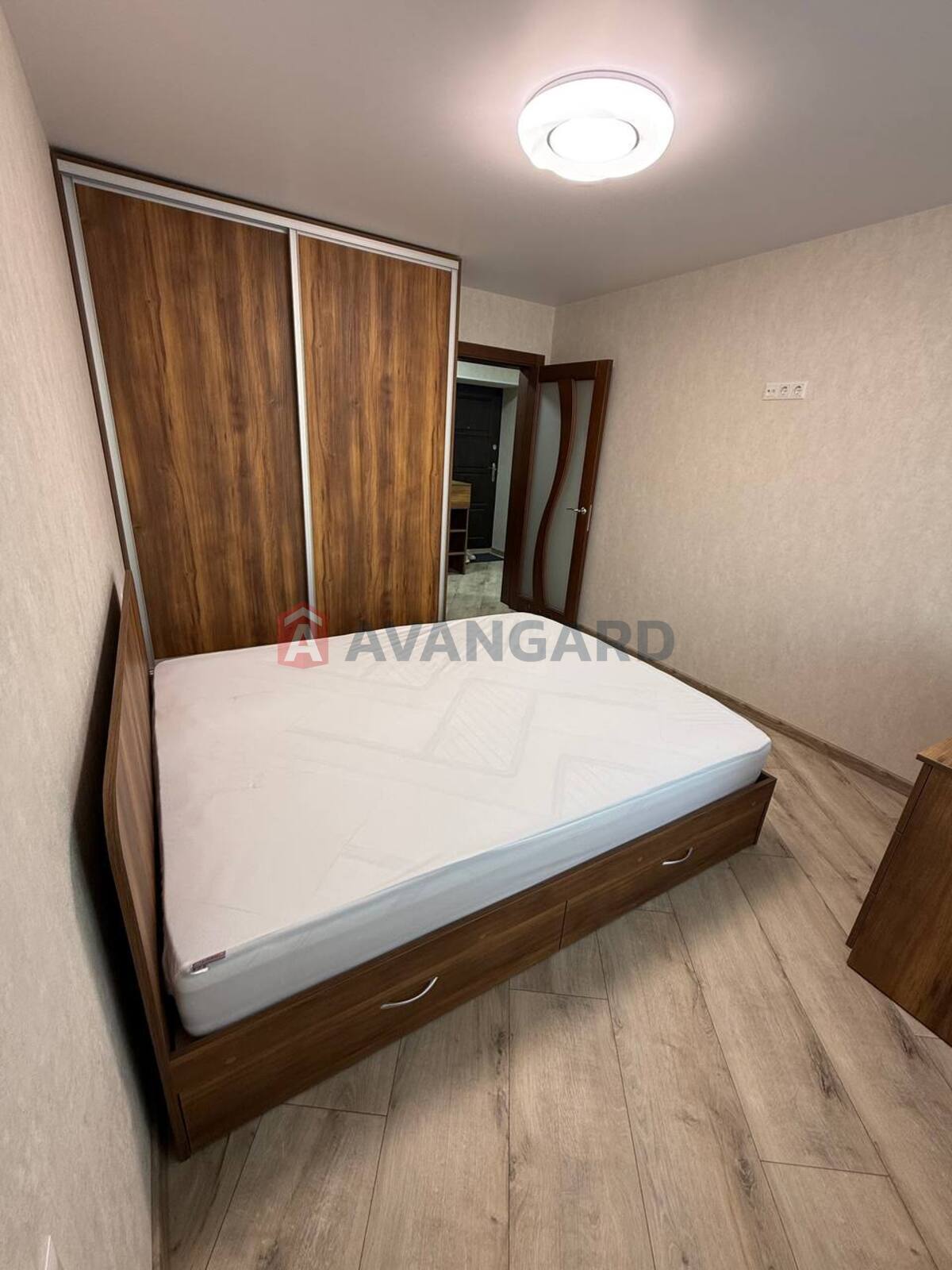 2 ��. ��������, 65/-/9,5 ��. �., 3/10 ������ ���� 16