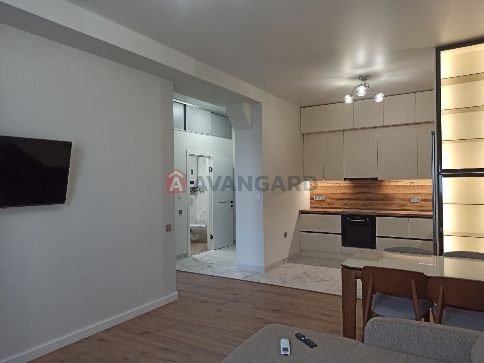 2 ����. ��������, 48.1/33.3/6.4 ��. �., 3/5 ���� ���� 1