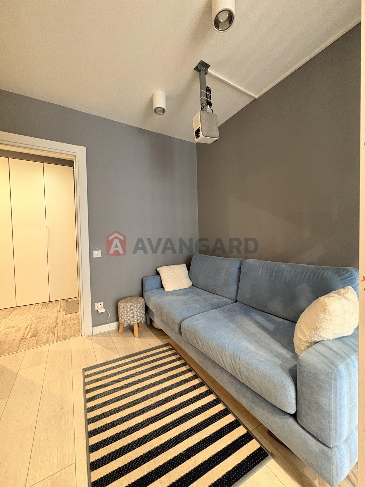 2 ��. ��������, 67/34/18 ��. �., 4/4 ������ ���� 14