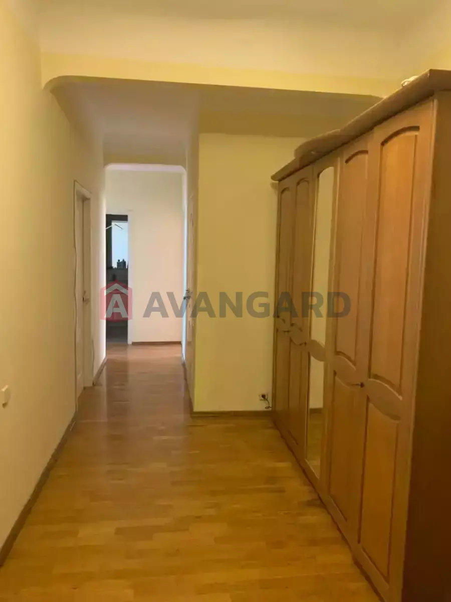 3 ��. ��������, 82/-/- ��. �., 5/5 ������ ���� 8